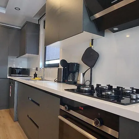 Lejlighed Professionally Maintained, Spacious New Residences Just Minutes From Lara & Kundu Entertainment Zone