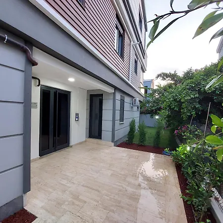 Professionally Maintained, Spacious New Residences Just Minutes From Lara & Kundu Entertainment Zone アパート